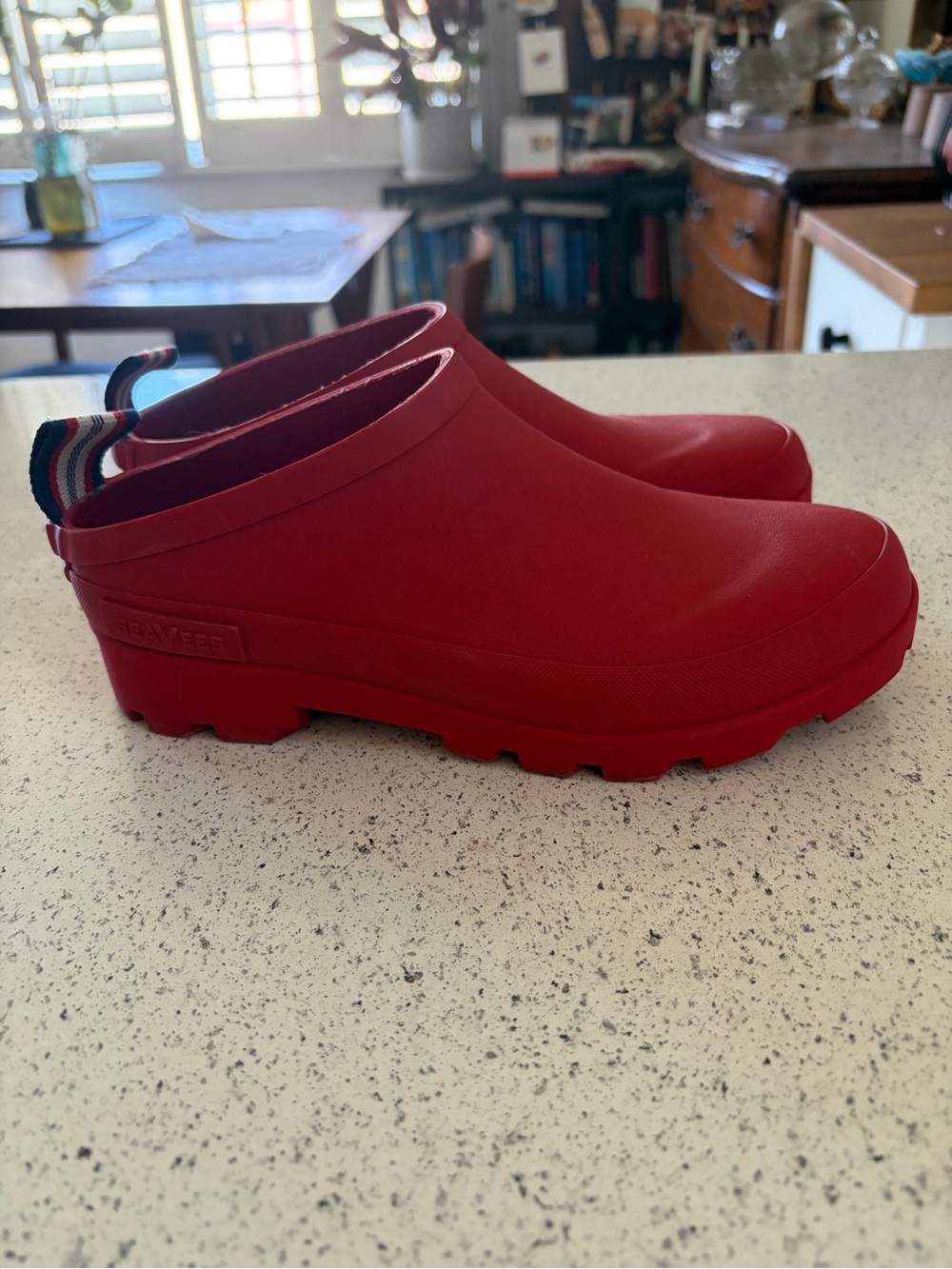 SeaVees Women’s Red Bodega Clog size 6